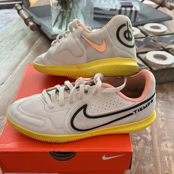 Nike Tiempo Indoor Soccer Shoes boys size 3.5Y - Picture 1 of 7